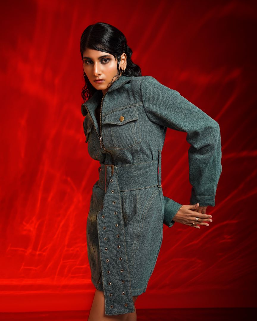 The belt washed denim dress